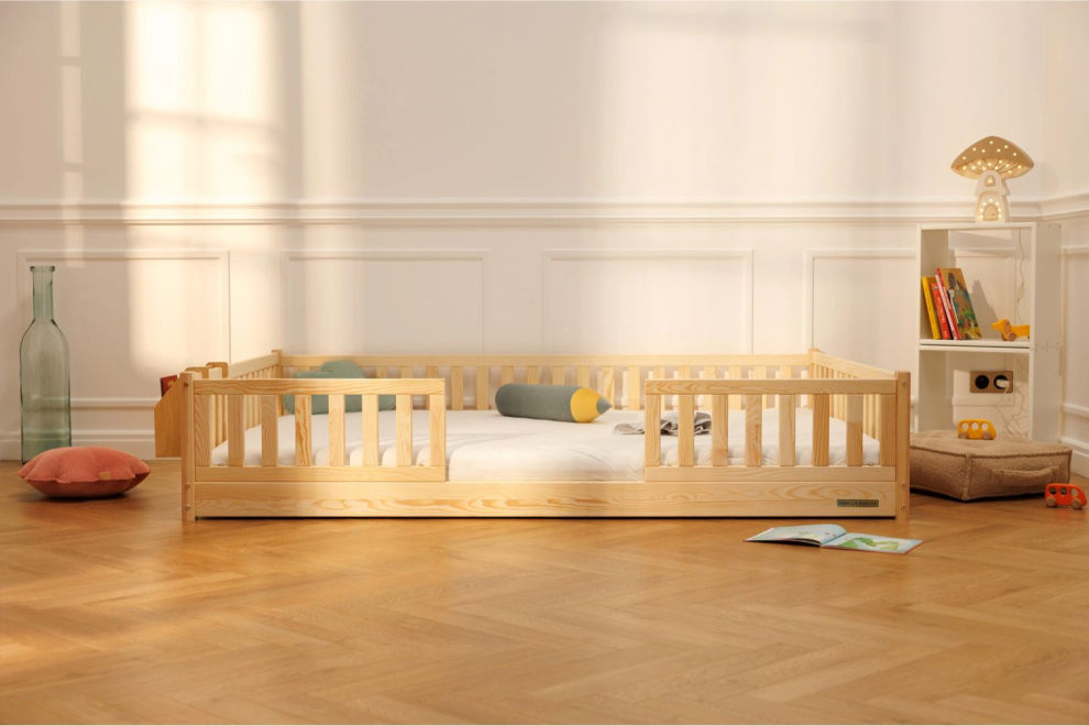 Cama Dakar Premium 140x190cm - Madeira Natural - Entrada Lateral e Central - No chão