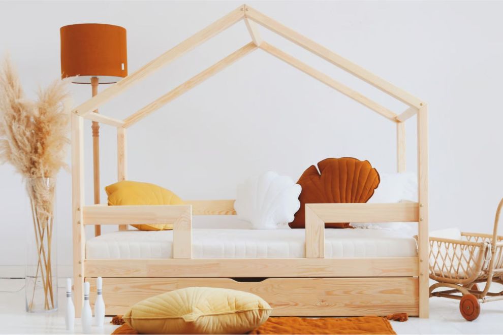 Cama Casinha DMT 90x190cm - Madeira Natural - Com 2 Gavetas de Armazenamento