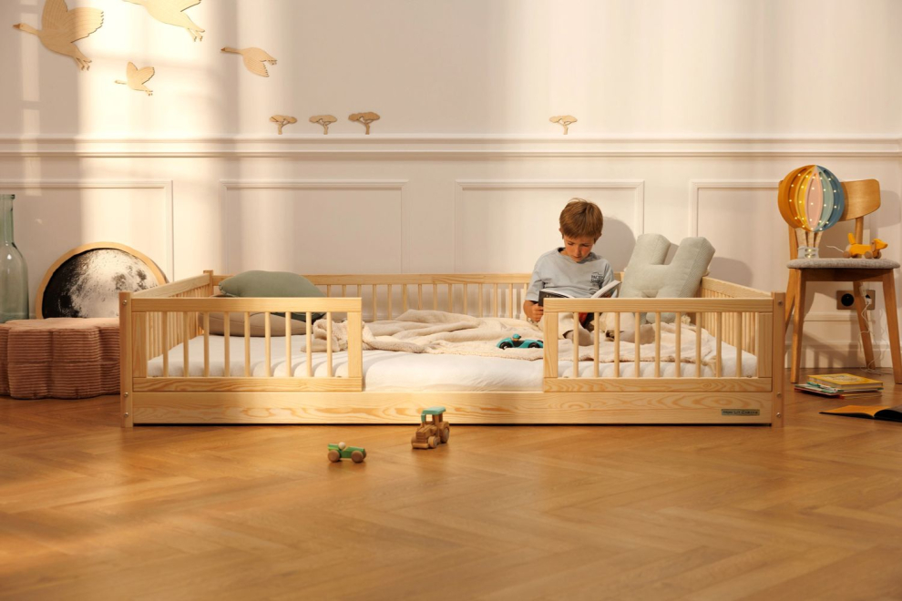 Cama Premium Brasilia 140x200cm - Madera Natural - Entrada Lateral y Central - En el suelo