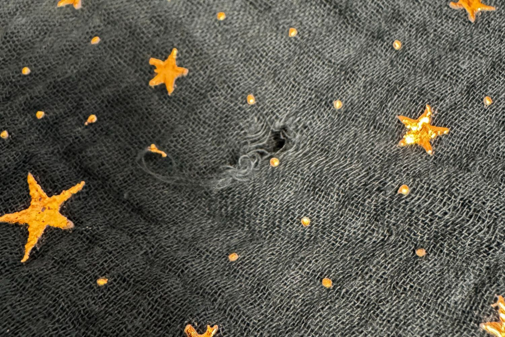 Tela Cama Blanco con lunares dorados - Modelo K